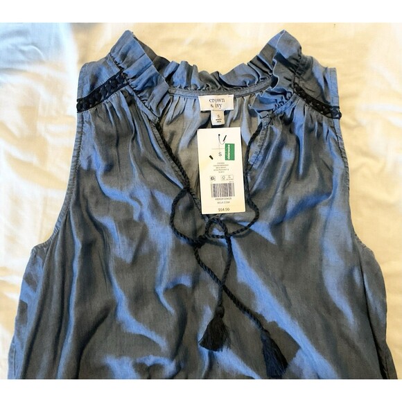 Crown & Ivy Women's Sleeveless Crochet Peasant Top Size S, Blue NWT - Picture 3 of 5